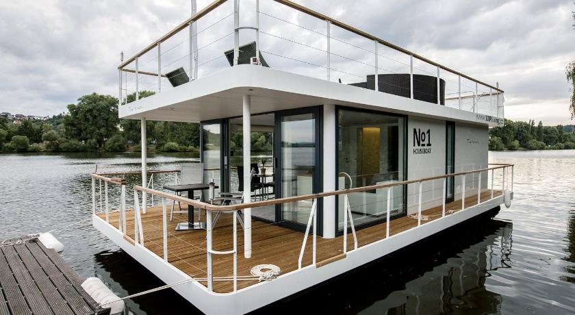 VIPLiving Houseboat (Agoda)