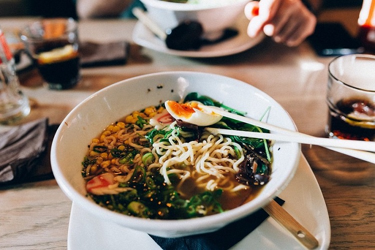 gastronomia japonesa-ramen-plato