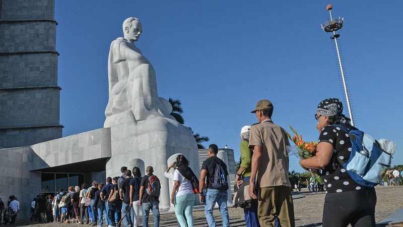 Luto por Fidel Castro altera rotina e afeta turismo em Cuba