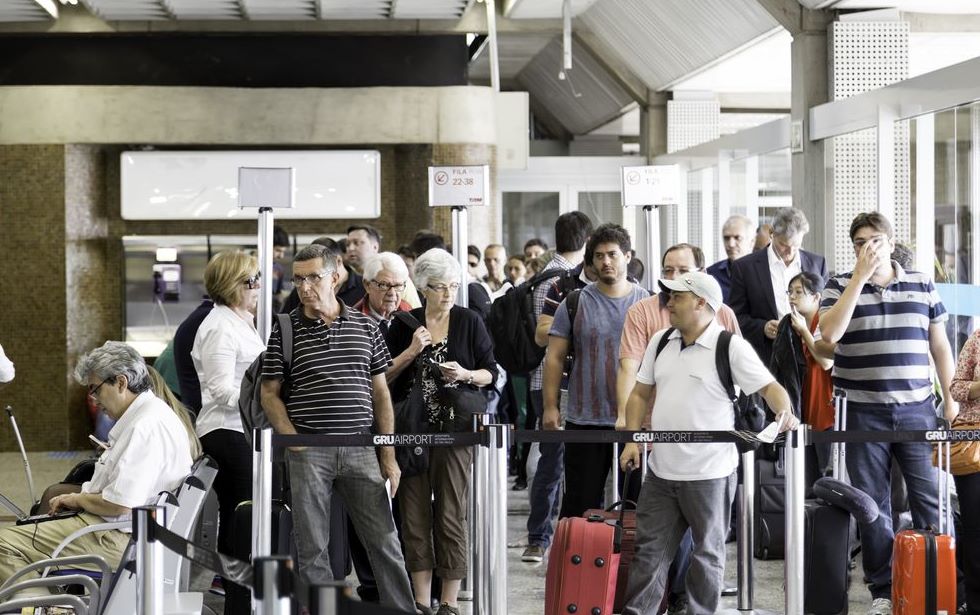 Atrasos em voos da Latam provocam confusão no Aeroporto de Brasília