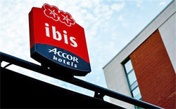 Hóteis Ibis Budget apostam em interatividade para envolver hóspede