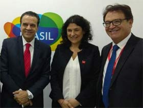 Ministro do Turismo, Henrique Eduardo Alves; ministra do Turismo do Chile, Javiera Montes, e presidente da Embratur, Vinícius Lummertz, na abertura da Fitur 2016 Brasil traça estratégia de promoção turística com países Sulamericanos