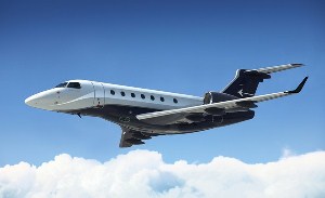 Voo inaugural no Brasil do Jet de negócios Legacy 450 de Embraer