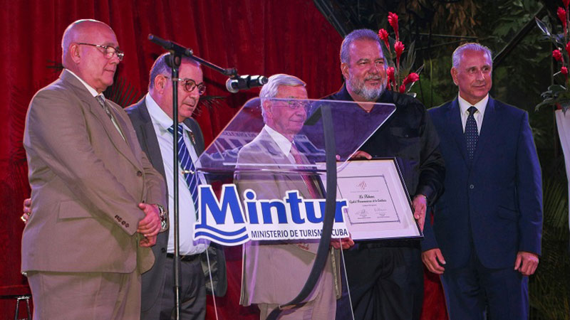 Ministro de Turismo de Cuba agradece o título de Capital da Coqueteleira