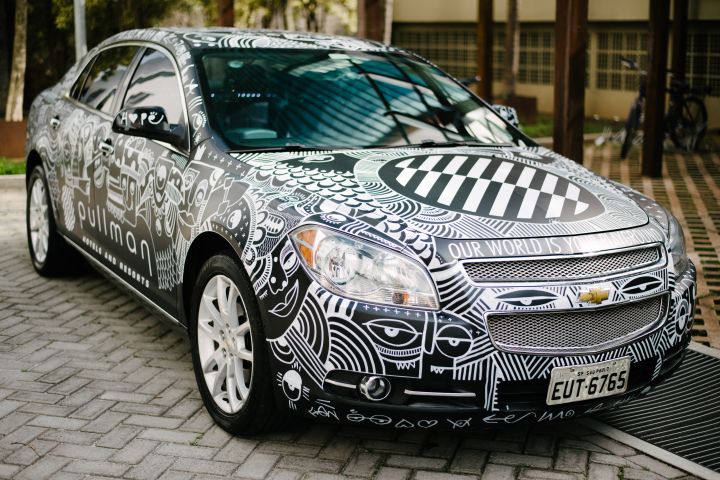 Hotéis Pullman surpreendem usuários de táxis com carro personalizado e corridas gratuitas