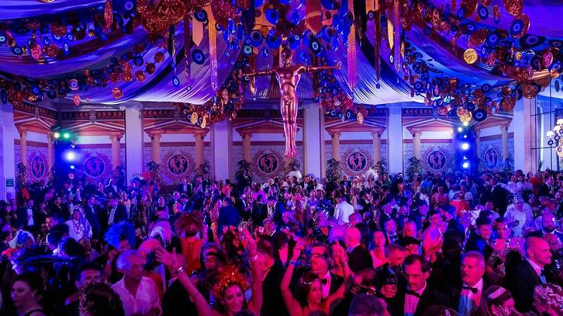 O dance de gala do Carnaval que mostra a cara opulenta de Brasil