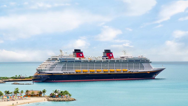 Navio da Disney bate em píer nas Bahamas