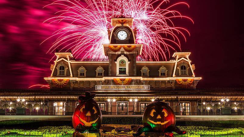 Flytour Viagens inicia vendas da festa de Halloween da Disney