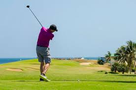 Jogador de Golfe no Varadero Golf Club Golfe em Cuba: o futuro aposta ao swing