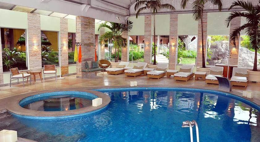 RCI entrega prêmio Gold Crown ao Hotel Village Le Canton