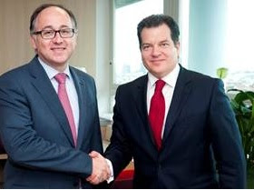 Presidentes de Iberia e Interjet assinam acordo Iberia e Interjet vão unir 80 cidades européias com 24 destinos do México