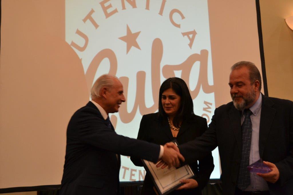 Ministério de Turismo Cubano galardoado com o Prêmio Excelências em Fitur   