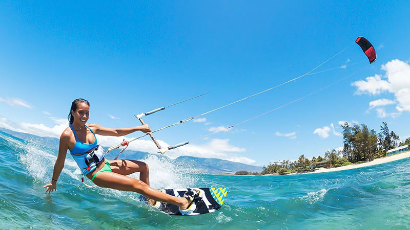 Kitesurf: opção náutica em zona turística cubana para temporada invernal