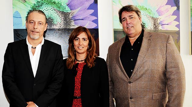 Na home, Bernard Wyss, diretor do Paradisus Playa del Carmen, e Conrad Bergwerf, diretor do Paradisus Cancun Resorts. Acima, a diretora de Vendas da Meliá no Brasil, Gisele Torrano, entre os dois diretores Brasil é o 3º principal mercado do Paradisus Cancun