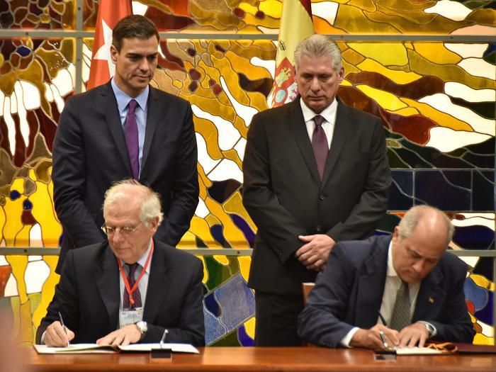 pedro-sanchez-diaz-canel-firma-de-acuerdos Pedro Sánchez testemunha assinatura de acordos com Cuba