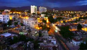 Um atardecer na cidade de Santiago de Cuba (Santiago de Cuba em contagem regressiva: 360 dias) Uma cidade com novos produtos turísticos